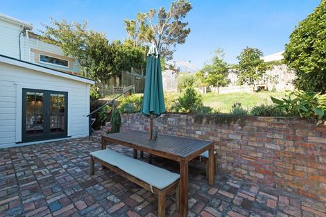 Photo of property in 51 Fairview Crescent, Kelburn, Wellington, 6012