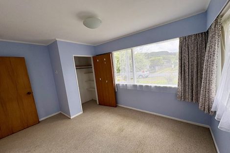 Photo of property in 135 Taylor Terrace, Tawa, Wellington, 5028
