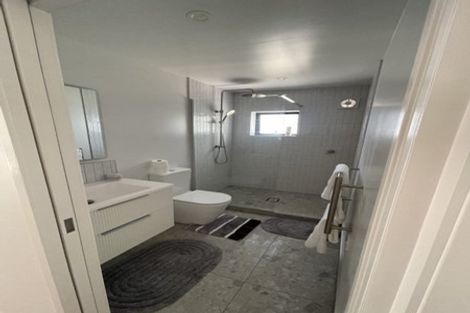 Photo of property in 2/12 Beechwood Road, Rothesay Bay, Auckland, 0630