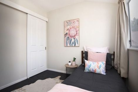 Photo of property in 2/25 Kingsbridge Place, Newlands, Wellington, 6037
