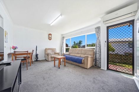 Photo of property in 2/270 East Coast Road, Forrest Hill, Auckland, 0620