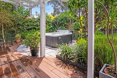 Photo of property in 1/25a Beach Road, Te Atatu Peninsula, Auckland, 0610