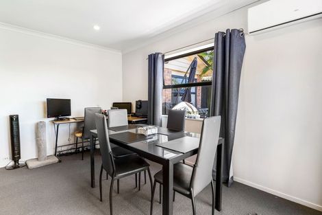 Photo of property in 9a Ballial Place, West Harbour, Auckland, 0618