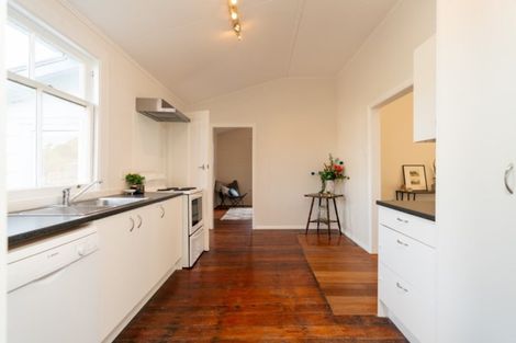 Photo of property in 225 Sutherland Road, Lyall Bay, Wellington, 6022