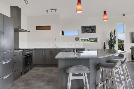 Photo of property in 37 Pekama Drive, Cable Bay, 0420