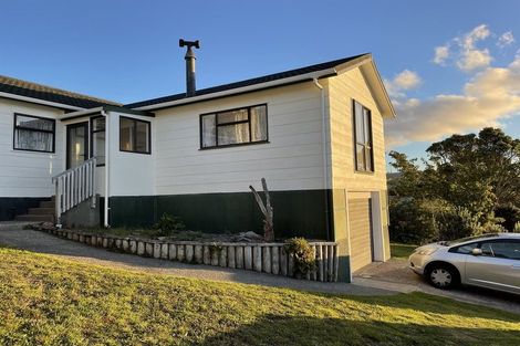 Photo of property in 142 Mark Avenue, Grenada Village, Wellington, 6037