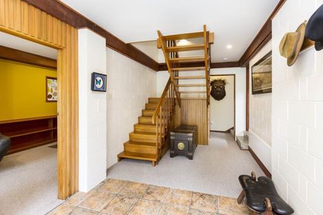 Photo of property in 24 Freemans Way, Pinehaven, Upper Hutt, 5019