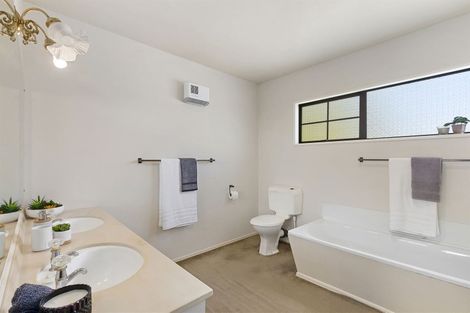 Photo of property in 9 Holly Road, Merivale, Christchurch, 8014