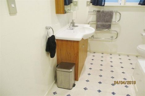 Photo of property in 2 Ilfracombe Place, Burnside, Christchurch, 8053