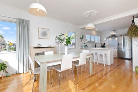 Photo of property in 242 Ngatai Road, Otumoetai, Tauranga, 3110