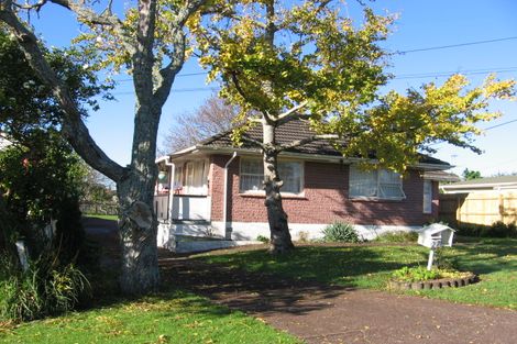 Photo of property in 27 Tiroroa Avenue, Te Atatu South, Auckland, 0610