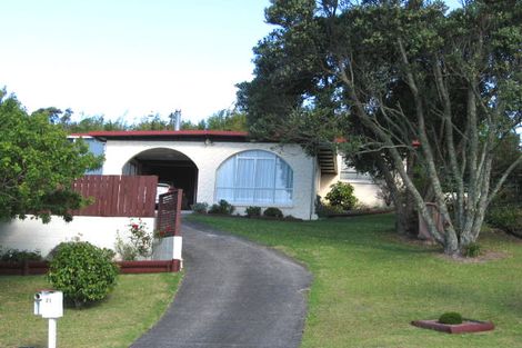 Photo of property in 21 Hollyhock Place, Browns Bay, Auckland, 0630