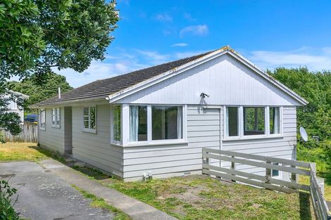 Photo of property in 16 Komata Grove, Waitangirua, Porirua, 5024