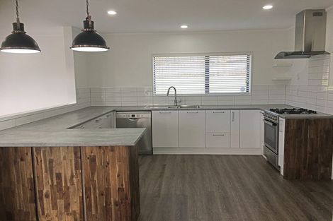 Photo of property in 62 Golfland Drive, Golflands, Auckland, 2013