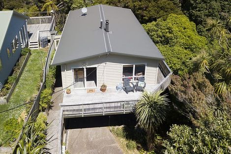 Photo of property in 2 Corlett Road, Plimmerton, Porirua, 5026