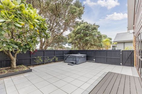 Photo of property in 30 Burnham Street, Seatoun, Wellington, 6022