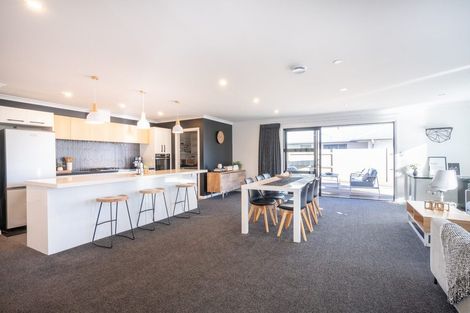 Photo of property in 3 Stratford Court, Fitzherbert, Palmerston North, 4410