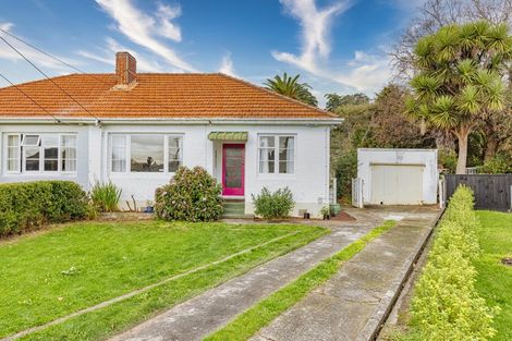 Photo of property in 16 Clapham Place, Whanganui East, Whanganui, 4500