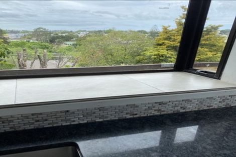 Photo of property in 11 Beaudine Avenue, Glenfield, Auckland, 0629