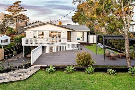 Photo of property in 4 Kelston Street, New Lynn, Auckland, 0600