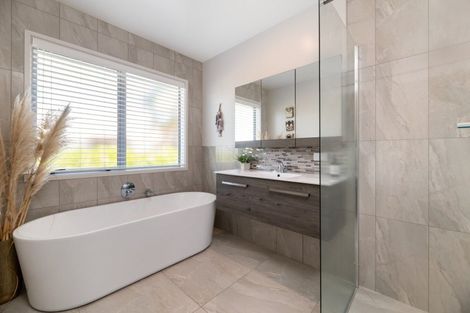 Photo of property in 42 Cassinia Close, Papamoa Beach, Papamoa, 3118