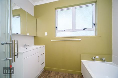 Photo of property in 6 Oban Place, Awapuni, Palmerston North, 4412