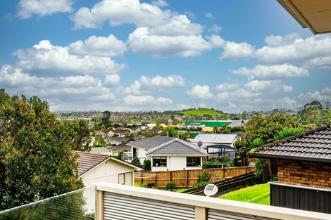 Photo of property in 19 Glenshee Place, Highland Park, Auckland, 2010