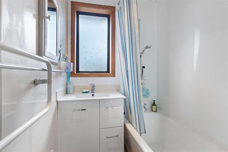 Photo of property in 35 Dunedin Street, Redwood, Christchurch, 8051