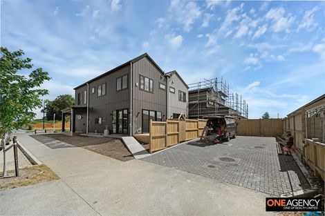 Photo of property in 18 Waimarie Drive, Karaka, 2578