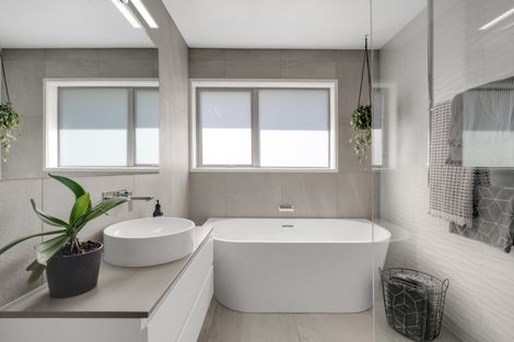 Photo of property in 62 Evelyn Road, Cockle Bay, Auckland, 2014