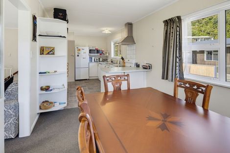 Photo of property in 10 Seaview Crescent, Picton, 7220
