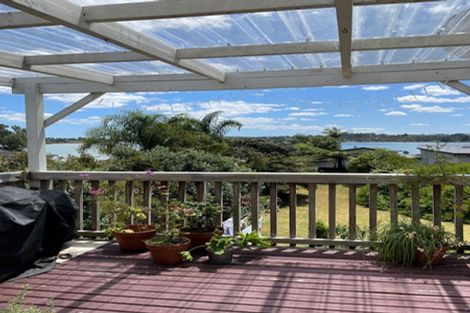 Photo of property in 2 Twin Wharf Road, Herald Island, Auckland, 0618