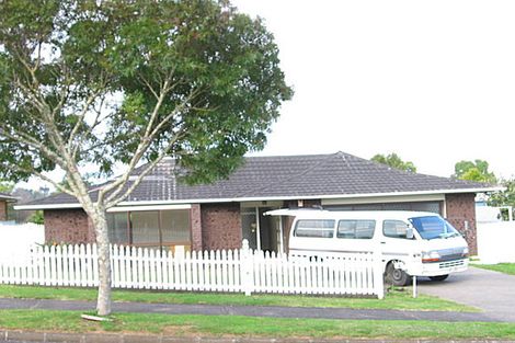 Photo of property in 7 Mark Edward Drive, Half Moon Bay, Auckland, 2012
