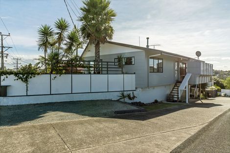 Photo of property in 1/82a Pupuke Road, Hillcrest, Auckland, 0627