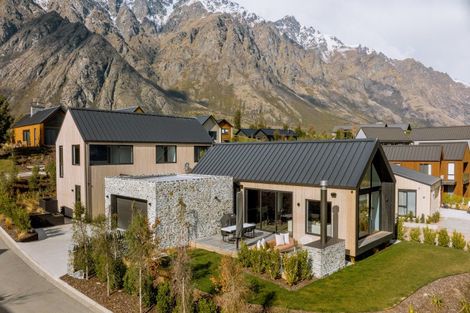 Photo of property in 15 Hackett Road, Jacks Point, Queenstown, 9371