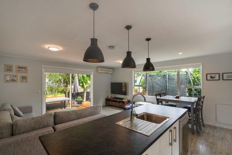 Photo of property in 28 Buckley Grove, Paraparaumu, 5032