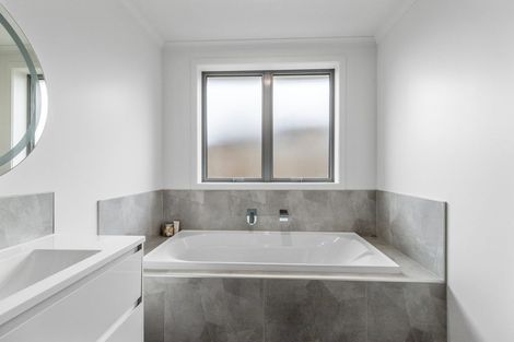 Photo of property in 22 Murray Ward Drive, Te Kauwhata, 3710