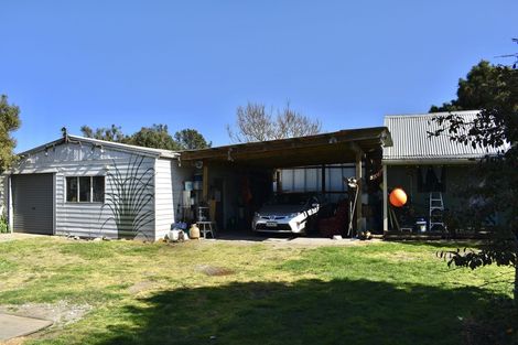 Photo of property in 4 Mavis Avenue, Waikawa Beach, Levin, 5573