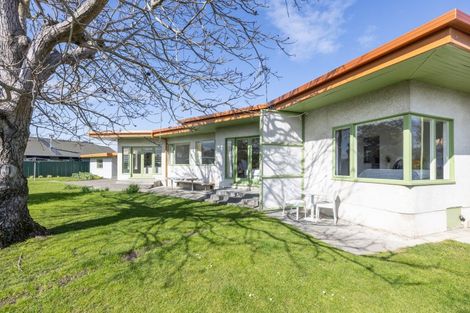 Photo of property in 16 Howard Road, Taradale, Napier, 4112