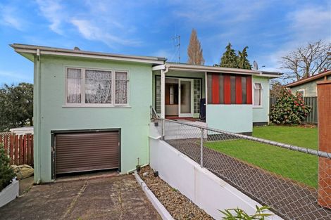 Photo of property in 1 Albert Street, Dannevirke, 4930