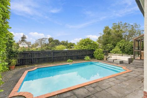 Photo of property in 3 Dickson Crescent, Saint Johns Hill, Whanganui, 4500