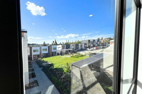 Photo of property in 42 Don Oliver Lane, Glen Eden, 0602