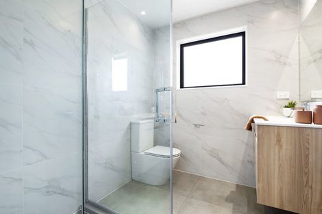 Photo of property in 49a Meadowood Drive, Unsworth Heights, Auckland, 0632