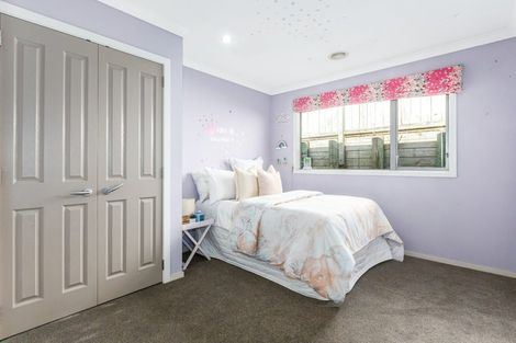 Photo of property in 5 Tongariro Drive, Aotea, Porirua, 5024