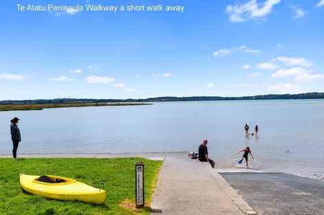 Photo of property in 22a Rewarewa Road, Te Atatu Peninsula, Auckland, 0610