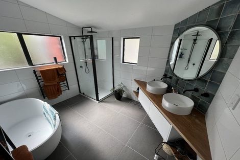 Photo of property in 20 Bay Lair Grove, Island Bay, Wellington, 6023