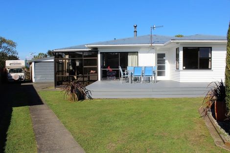 Photo of property in 18 Carlson Street, Dannevirke, 4930