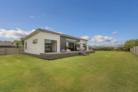 Photo of property in 16 Navigation Drive, Cooks Beach, Whitianga, 3591