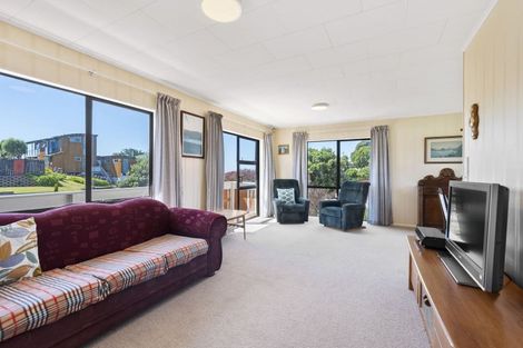 Photo of property in 37 Hicks Crescent, Waikanae Beach, Waikanae, 5036