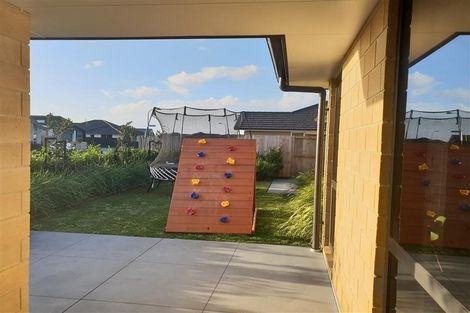 Photo of property in 2 Te Kio Crescent, Papamoa Beach, Papamoa, 3118
